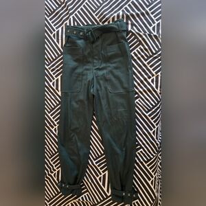 Gorgeous. Hugo Boss Green Belted Pants Size 6